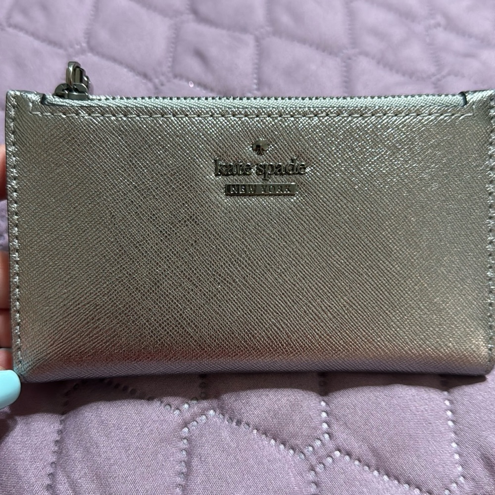 EUC Kate Spade Cameron Street wallet.